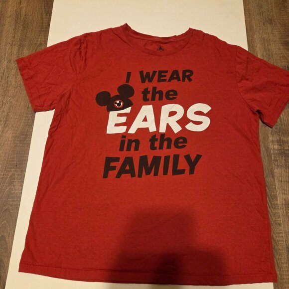 Disney Unisex Shirt that says "I Wear the Ears in the Family" - Picture 1 of 4